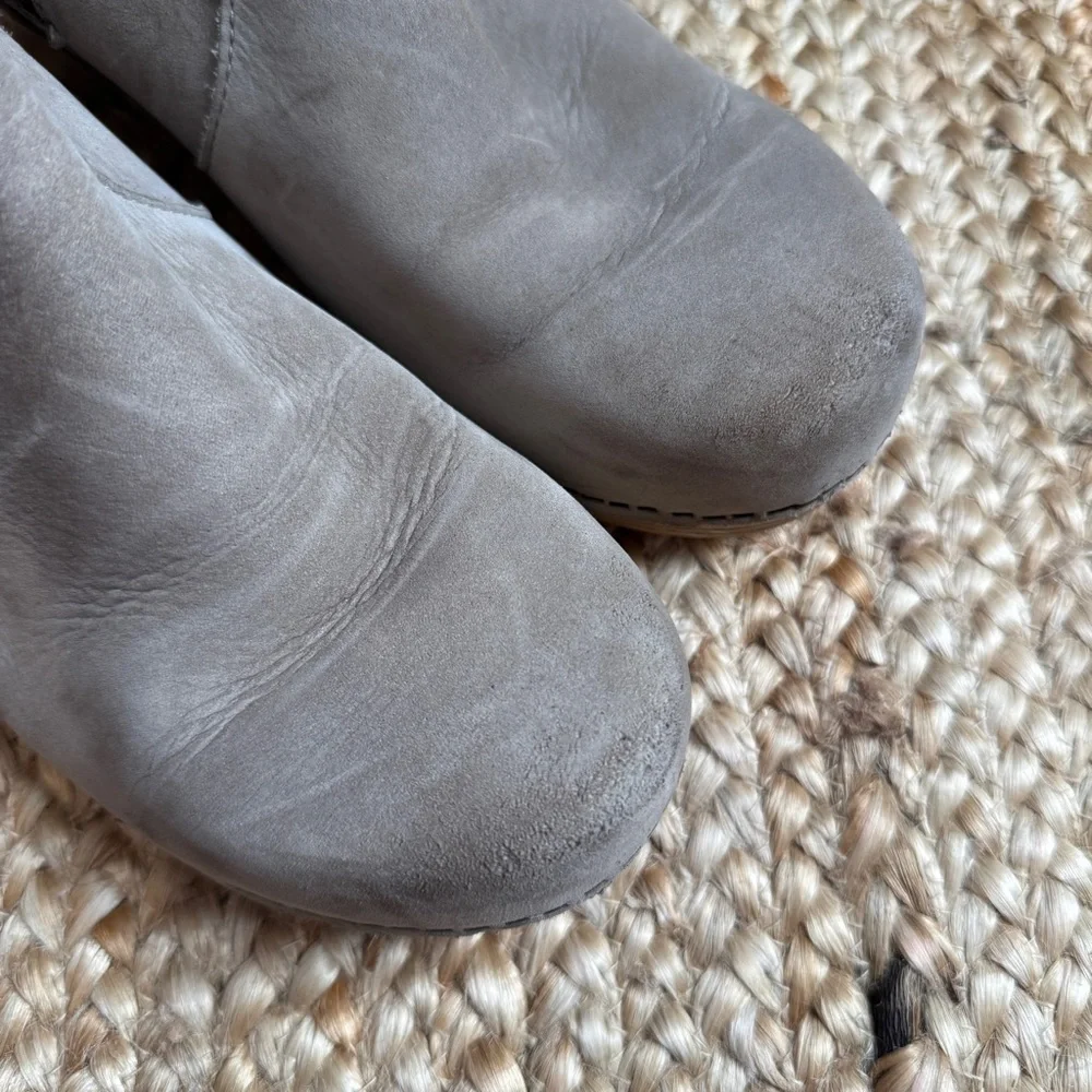 Dansko 41 Light Grey Nubuck Suede Leather Maria Clogs Booties - Picture 2 of 10